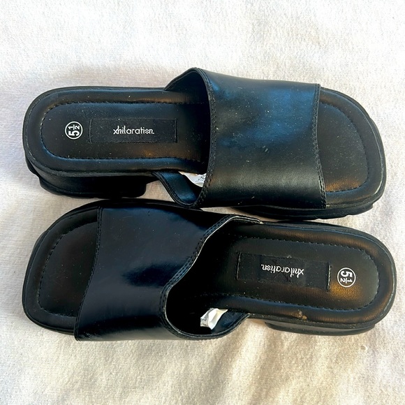 ⭐️ Xhileration black faux leather chunky treaded bottom slide on women size 5.5 - Picture 2 of 14